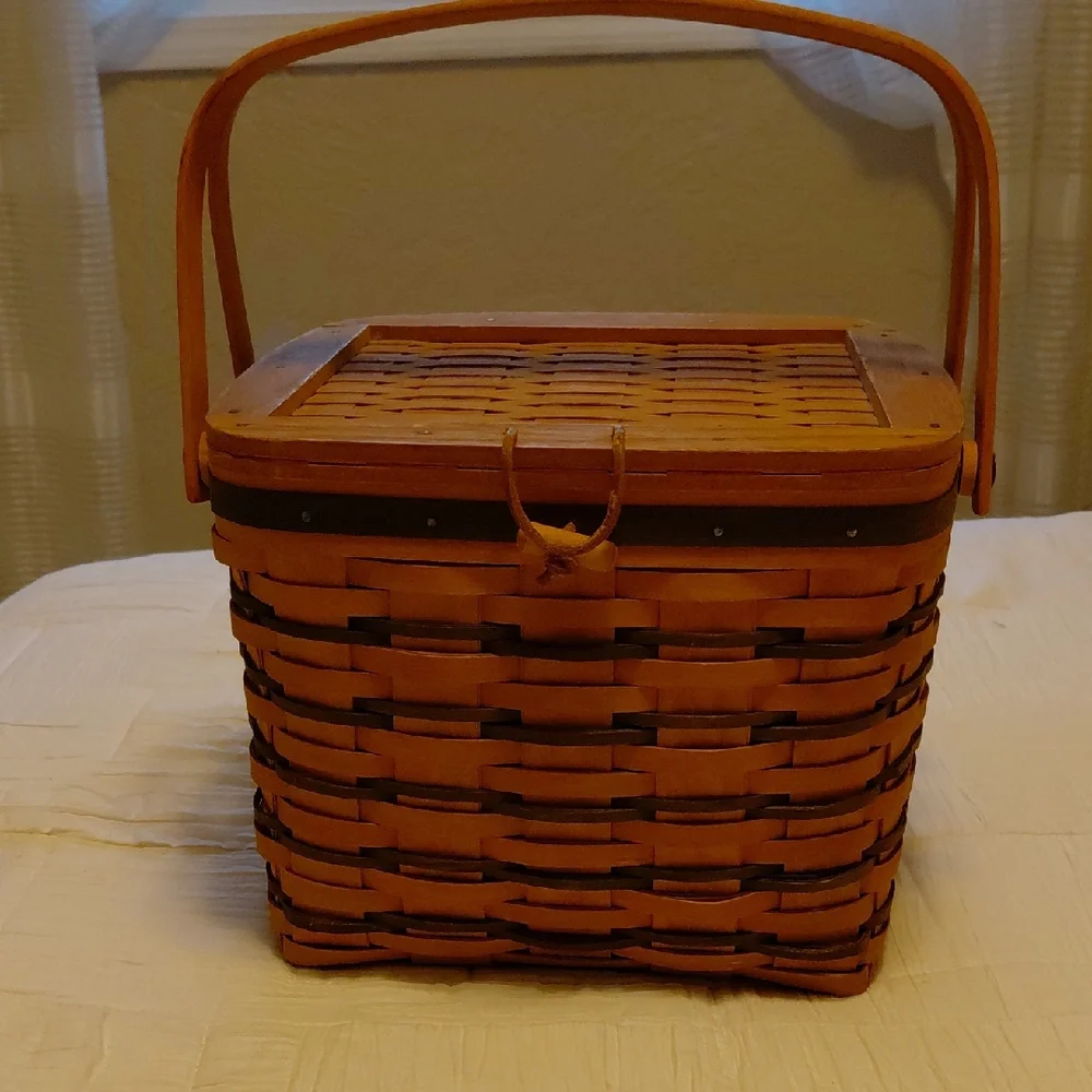 Longaberger Remembrance Weekender Basket 1996 - Picture 1 of 8